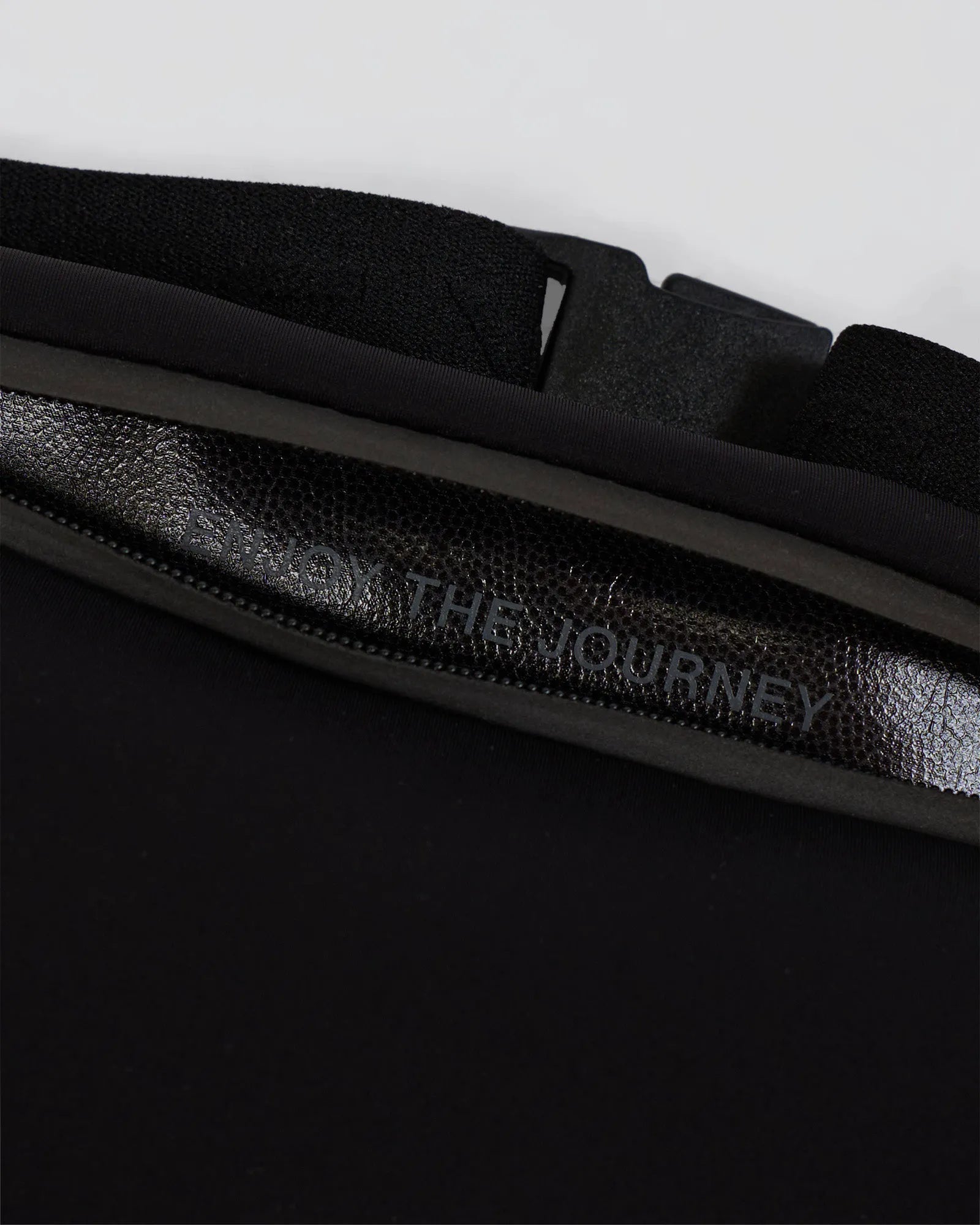 Accelerate Run Belt - Black/Reflective
