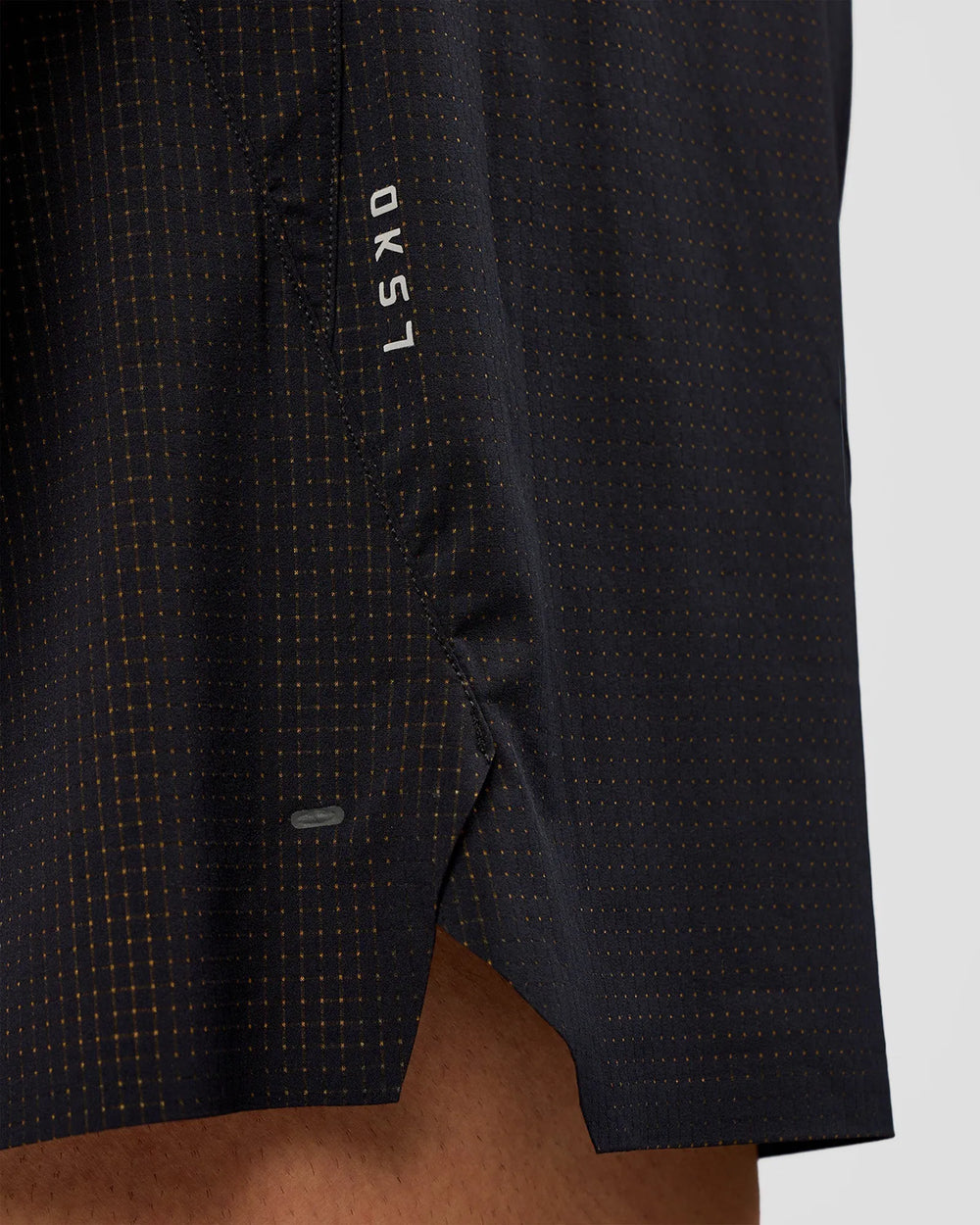 Black-Reflective